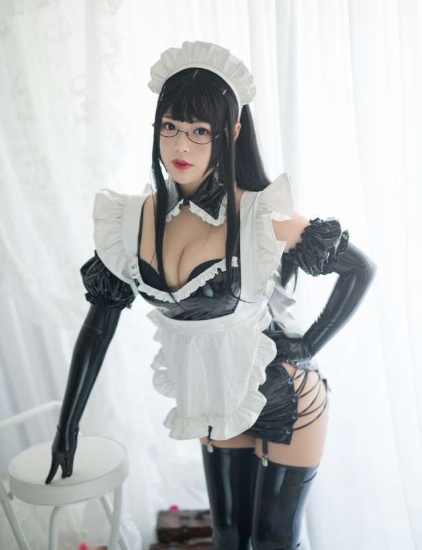 白烨 傲娇女仆长 [63P+18V/815M]