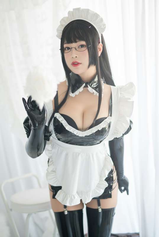 白烨 傲娇女仆长 [63P+18V/815M]