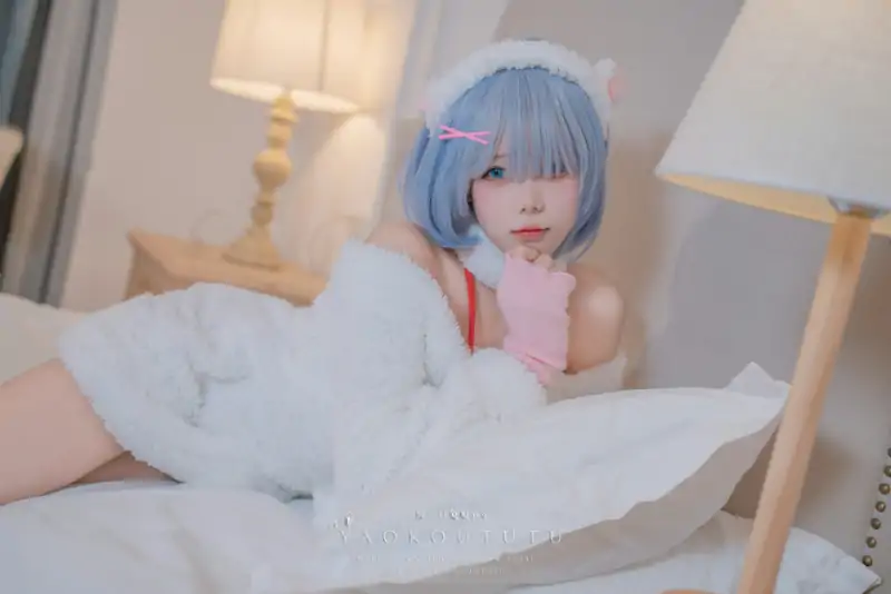 极品网红黏黏团子兔(咬一口兔娘)视图作品原版两套 [105P+1V/2.41G]