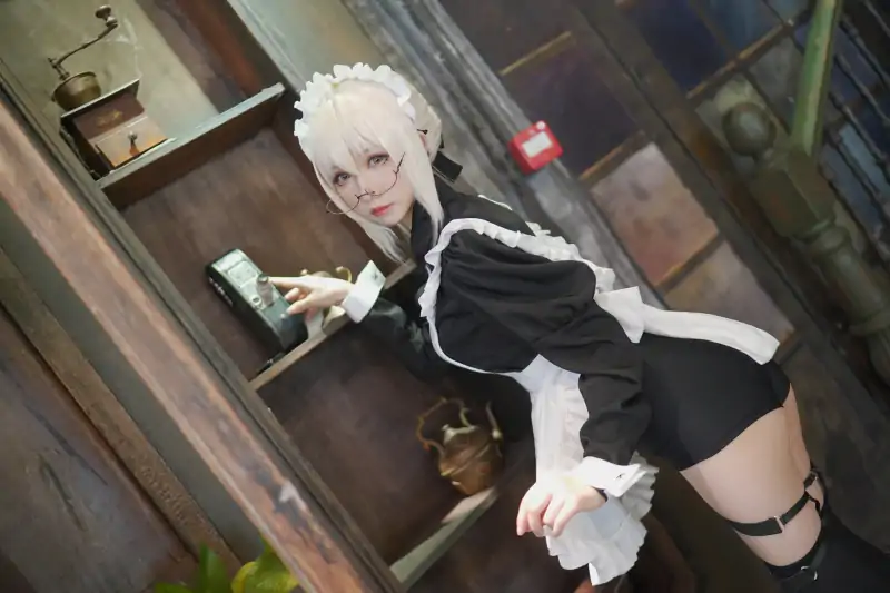 coser衣衣 16套写真合集下载 [2.1G]