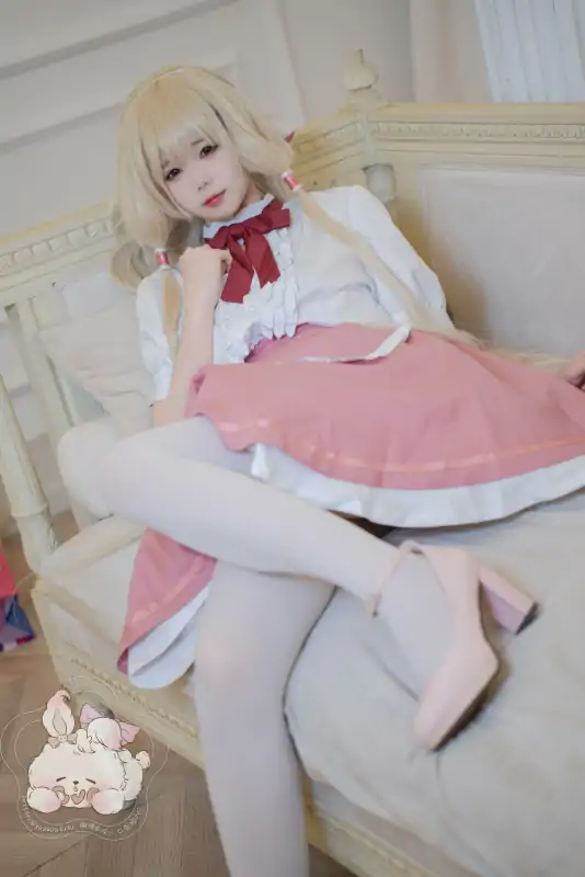 极品网红黏黏团子兔(咬一口兔娘)四月订阅八套视图新作合集 [427P+8V/3.39G]