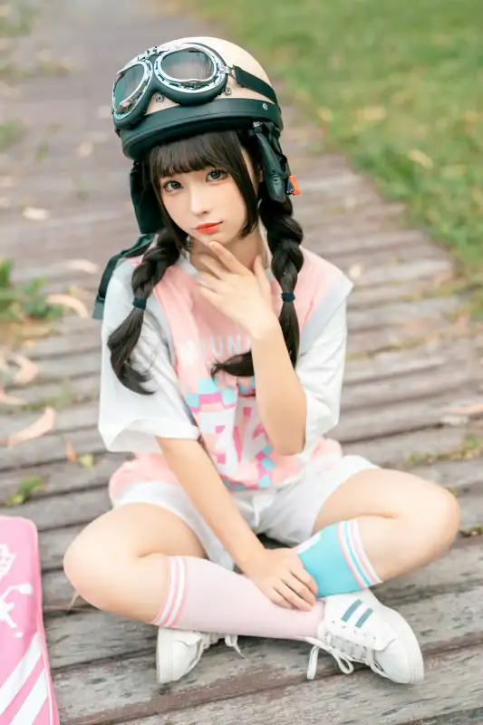 高质量coser蠢沫沫新作海风与小电车 [139P/1.03G]