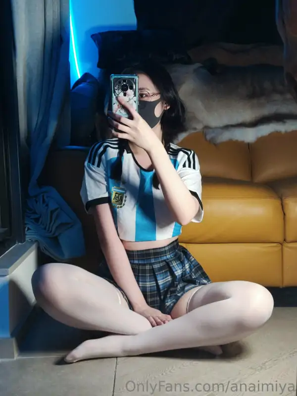 反差网红Naimi奶咪(奶味小咪)OnlyFans十二月合集 [46P+19V/1.06G]