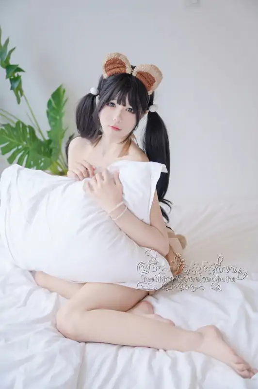 极品网红黏黏团子兔(咬一口兔娘) 写真作品三套原版新作合集 [168P/1.29G]