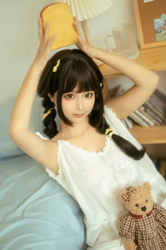 高质量coser蠢沫沫近期四套合集 [242P/2.34G]