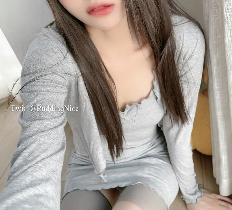 高人气性感萌妹子布丁大法复出视图新作八套合集 [477P+22V/2.96G]