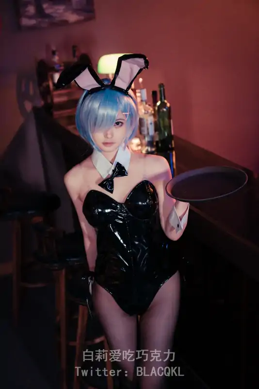 高质量coser白莉爱吃巧克力蕾姆兔女郎 [71P/656M]