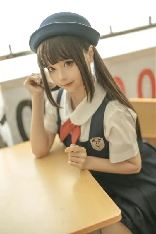 高质量coser蠢沫沫绅士版新作背带裤小画匠and无人教室两套 [140P/1.42G]