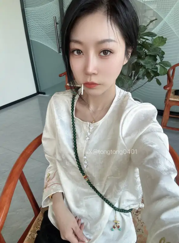 露出眼镜娘人妻彤彤乖视图合集 [39P+113V/1.98G]