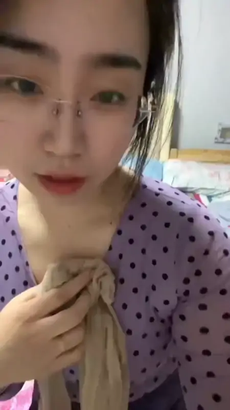 快手极品眼镜妹 豆奶粉 私人定制 [2V/804M]