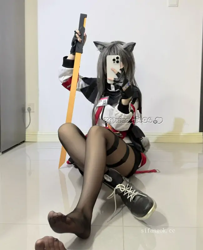 推特超高颜值顶级COSer 希尔薇6月作品 切利尼娜·德克萨斯 [20P+5V/152M]