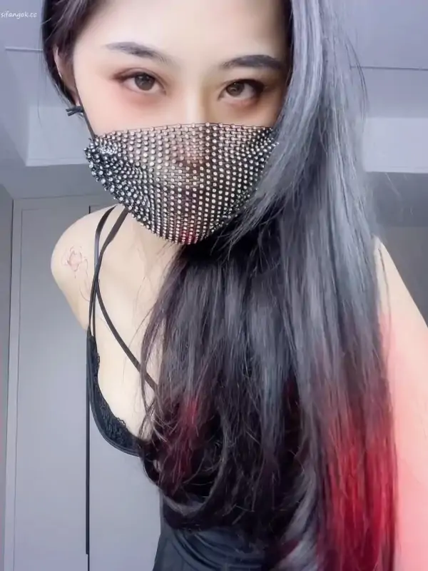 快手主播 小美 会议室特写爽翻了 [18V/474M]