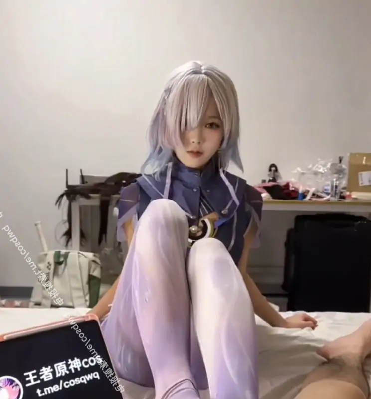 【小鸢宝宝】莫宁定制下篇 穿鸣潮莫宁cos服 第一人称丝袜 [1V/984M]