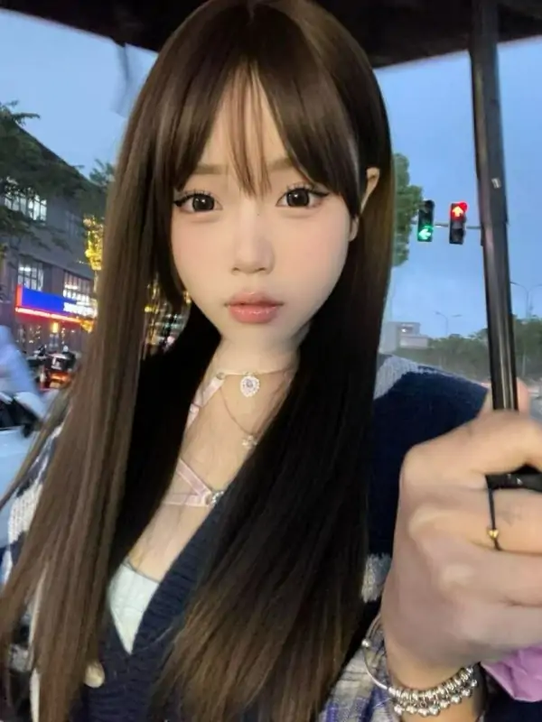 超漂亮可爱反差博主【怡怡】[9V/349M]