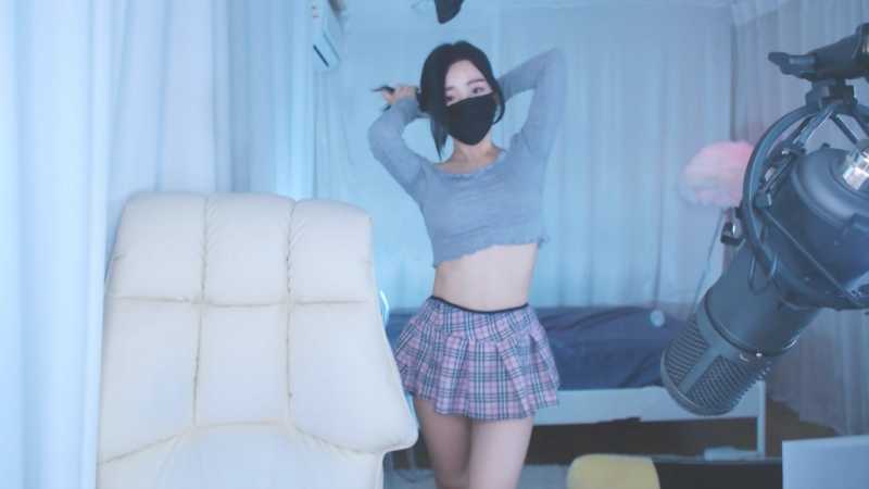 BJ录制 iusuzy 收费房14部 [14V/1.36G]