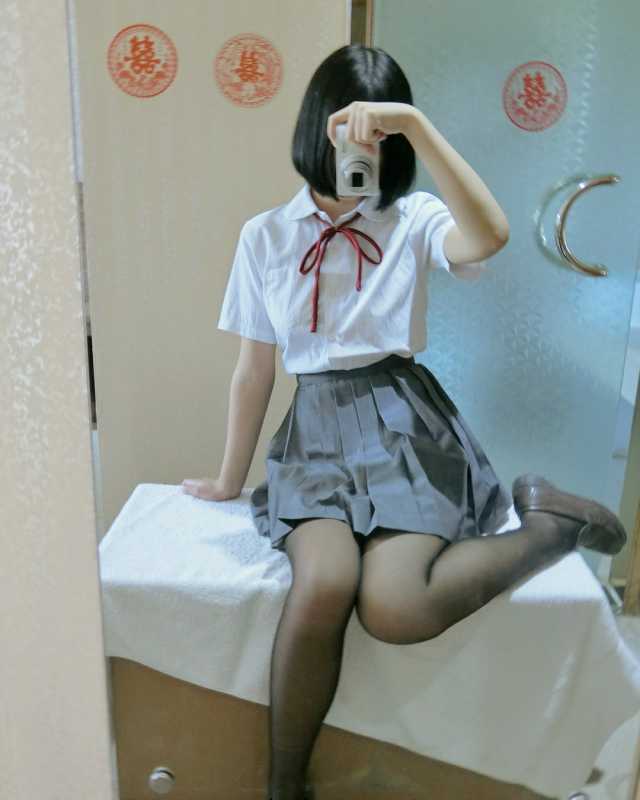 一只肉酱阿 - 黑丝制服 [45P+4V/121MB]