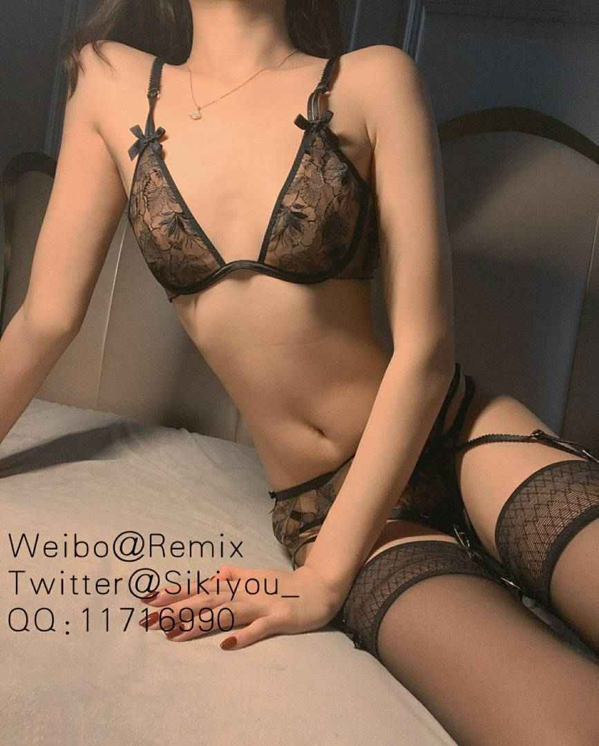 草莓味的软糖呀 吊带黑丝 [76P+2V/1.08G]