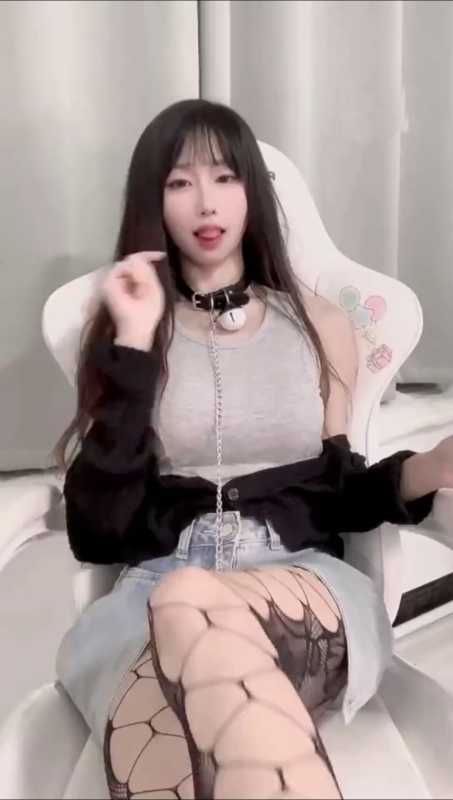 超高颜值的甜美黑丝女神 小奶猫 定制合集 [5V1.41G]