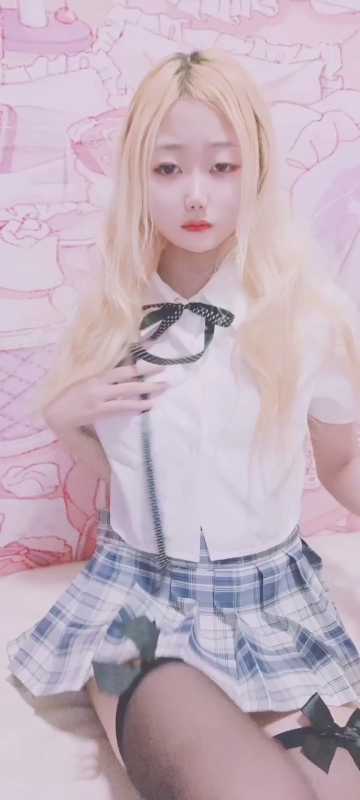 极品颜值妹妹露脸各种制服6部 [6V/1.31G]