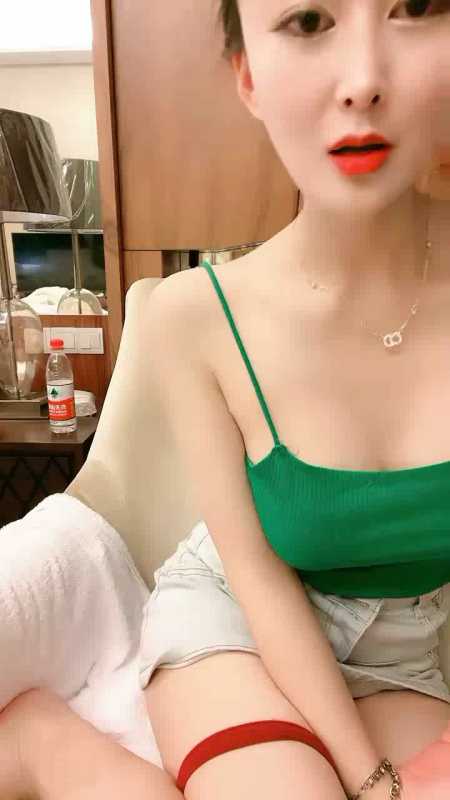身材好到爆的极品御姐 只能喊宝贝 [6V/2.1G]