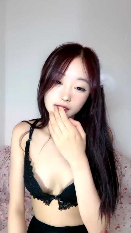 100%是恋爱的感觉超漂亮女神 小吻 [12V/6.85G]