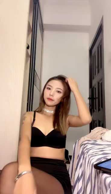 高颜值长腿黑丝女神 月亮和六便士 (月月爱你) [3V/2G]