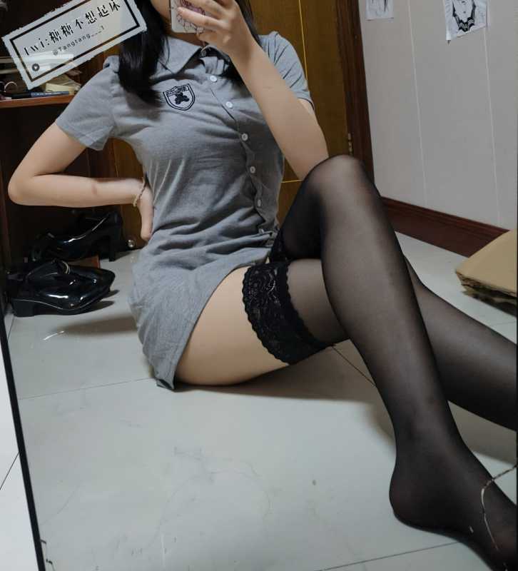 糖糖不想起床 灰色连衣裙 [43P+2V/742M]