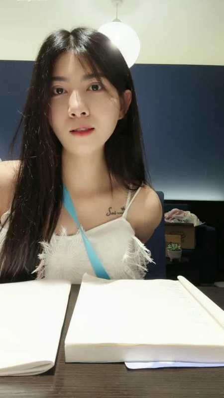 长的很水灵的超漂亮校花妹子 橙子不甜 [5V/3.22G]
