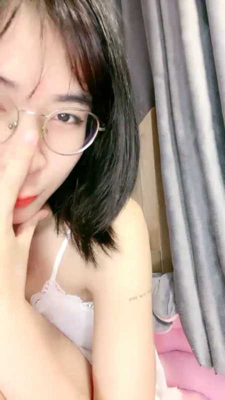 强烈推荐高颜值眼镜妹子 小朋友不吃糖 [6V/2.87G]