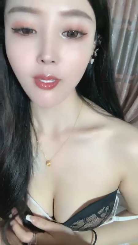 昔日爆火人气女神 千秋baby 超美大长腿闪亮回归 [2V/2.98G]