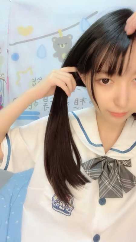 穿着JK制服装黑丝白丝的高颜值女神 小提莫呀 [3V/4.6G]