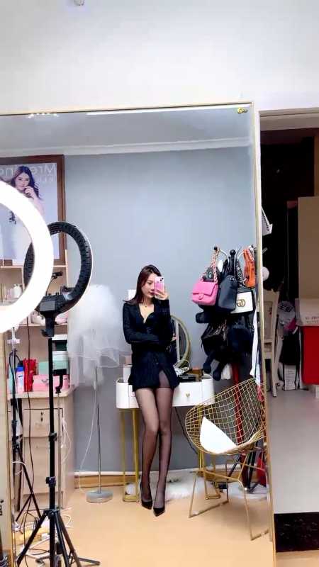正宗高颜值腿模女神 腿模颜颜 眼神勾人魂魄 [8V/2.7G]