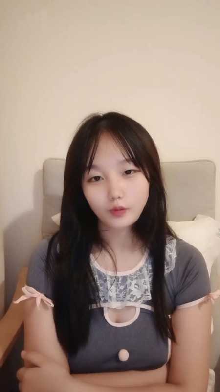 邻家妹妹型甜美主播 一起来贴贴 [4V/4.35G]