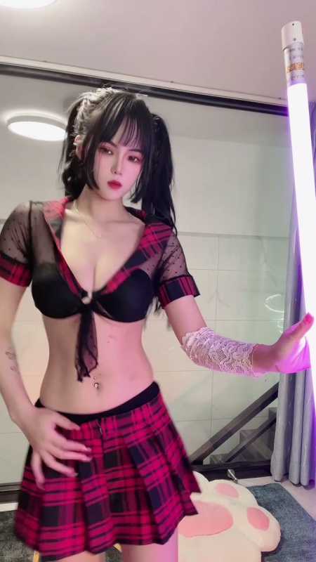 百万粉网红女神 猪猪大哥 2023顶级定制140部 [140V/2.85G]