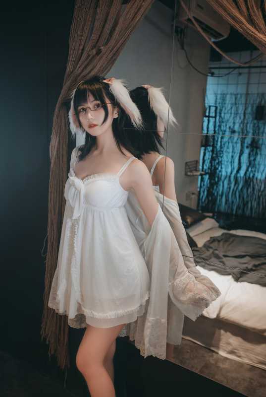 逐月SU - 睡衣兔子 [28P/108MB]