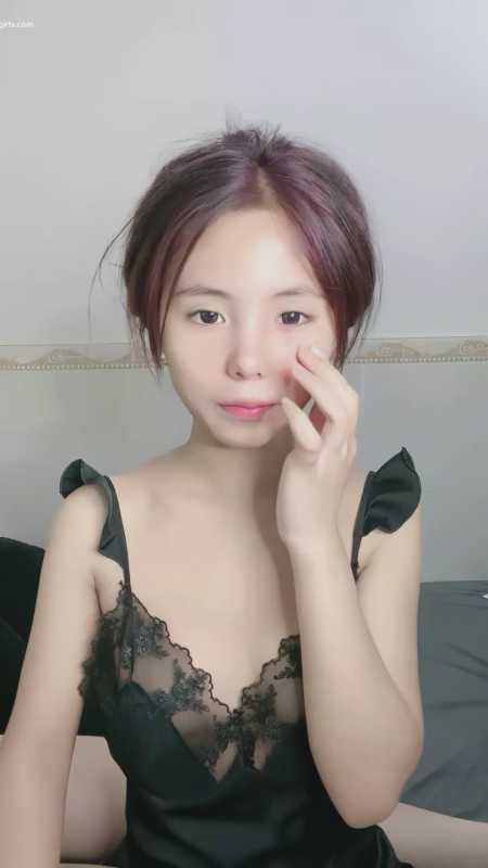 清纯可爱有气质的妹子 单纯小懒猪 [4V/3.68G]