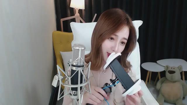 路璐呢 - ASMR舔耳视频5部 [5V/852MB]