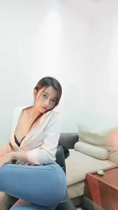 极品高颜值完美身材商务模特女神 一库一库 最新紧身牛仔裤 [1V/2.12G]