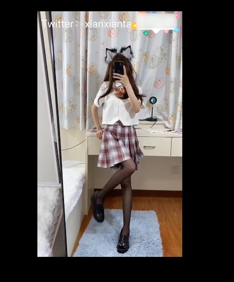 仙仙桃 黑丝JK原版 [259P+1V/1.15G]