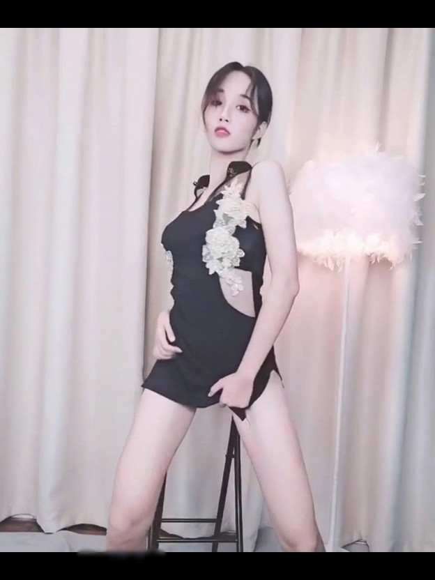 花椒主播 小乃甜 萌萌大长腿 合集 [9V]