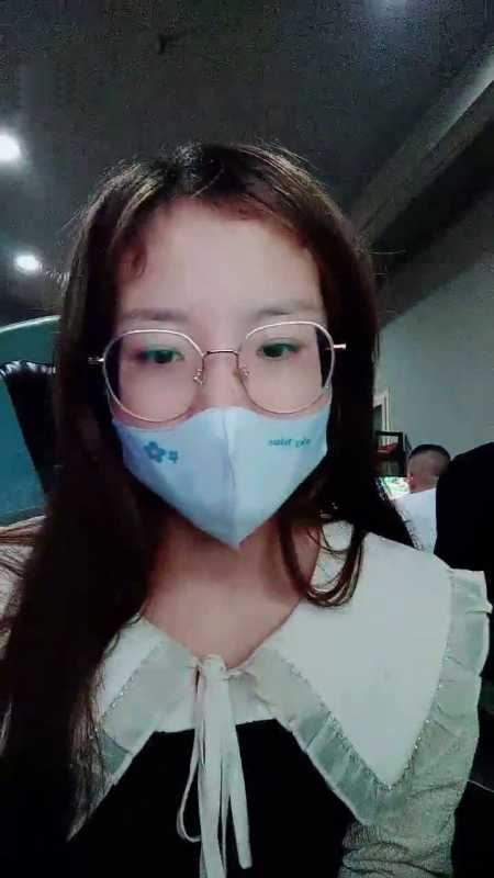 可爱迷人的主播 眼镜妹 首次挑战网吧紧张又刺激 [3V/2.9G]