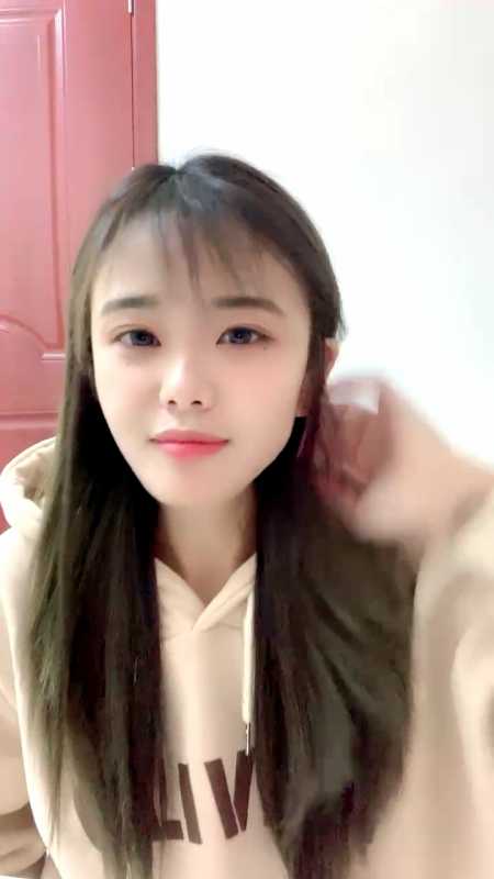 简直美到犯规的新人女神 小臭宝 [3V/2.23G]
