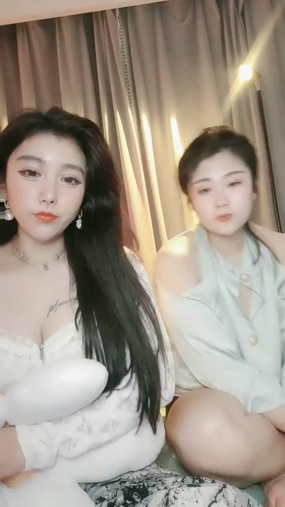 今晚女神主播登场 温柔欲吖 闺蜜双人秀 [2V/1.45G]