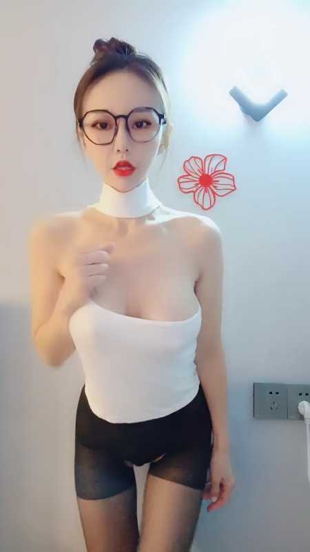 超美眼镜高颜值御姐女神 北北17号 高跟长腿20小时合集 [10V/9.37G]