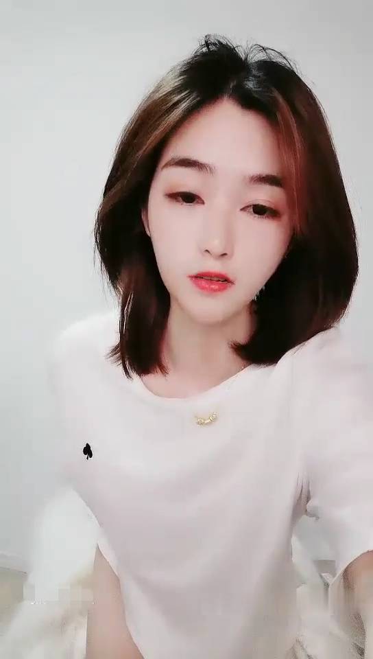 极品主播7月吖尺度秀 [1V/1.9G]