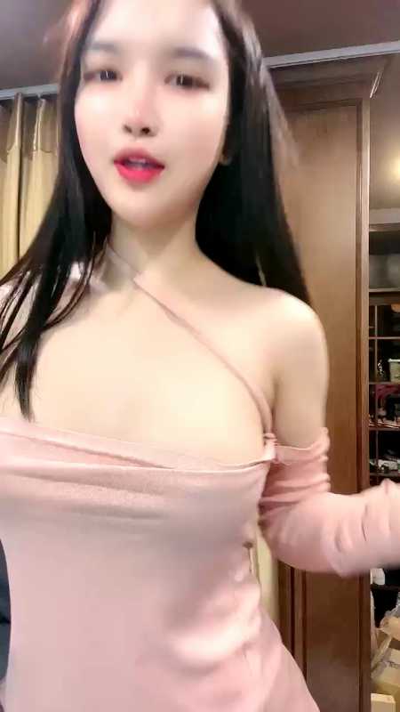 前凸后翘的波霸尤物女神 真真 各种服装道具20小时合集 [11V/11.4G]