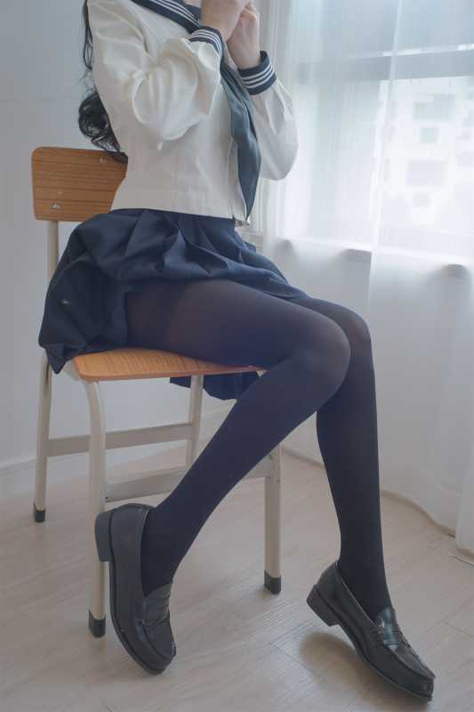 木花琳琳是勇者 - 女子校生黑丝 [20P+1V/495MB]