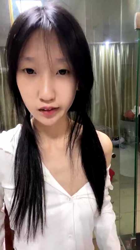 骨感清纯学妹 小老虎520 [9V/2.13G]