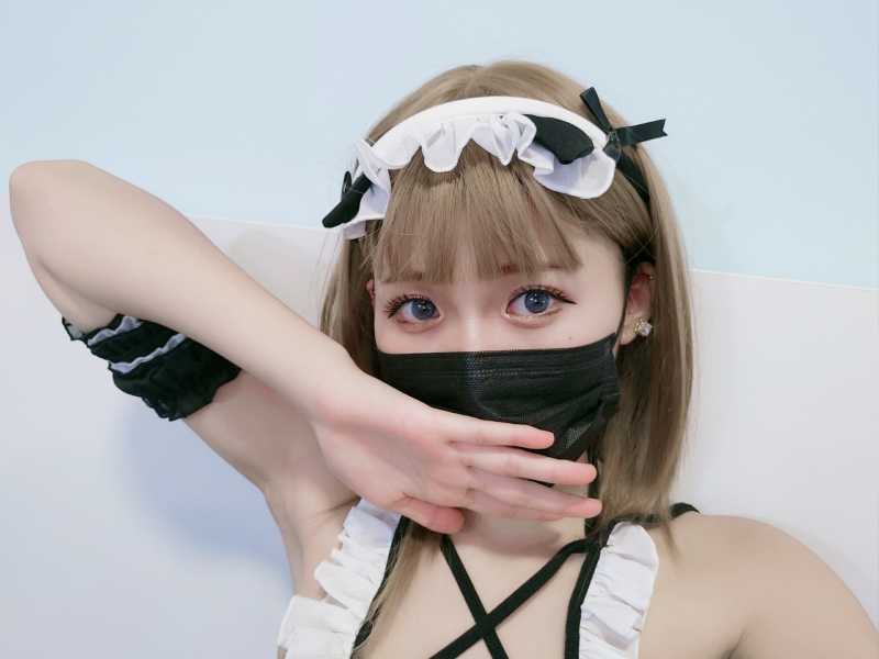 白袜袜格罗吖 - 淘气女仆 [13P+2V/654MB]