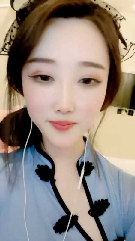 仙女下凡楚楚动人的女神主播 呆鹅 首次计时房道具 [1V/2.25G]